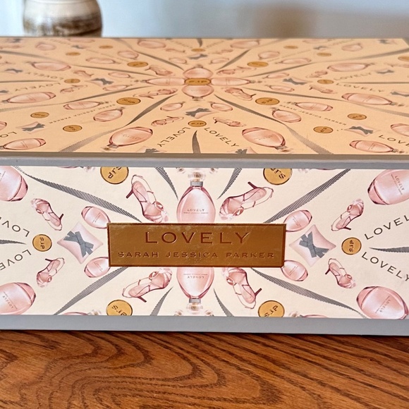 Lovely Sarah Jessica Parker Fragrance Set in Gift Box Set of Three - Picture 5 of 5